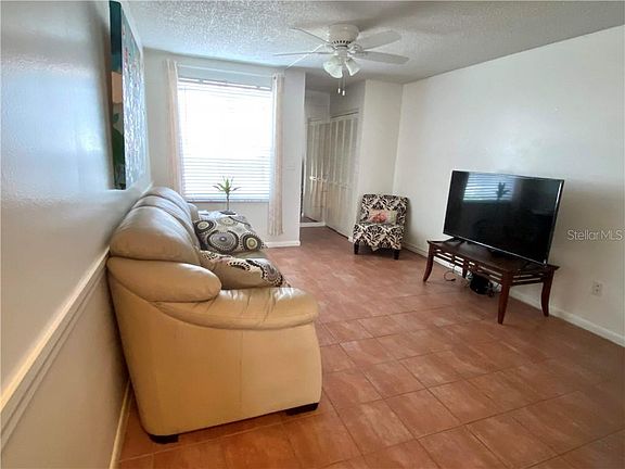 3rd image of 4504 La Carmen Ct