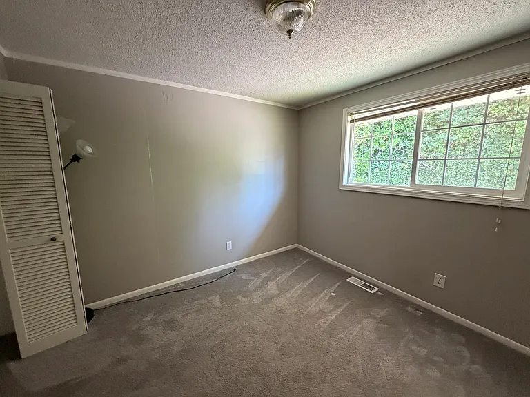 2732 Fairview Ct — Photo 16