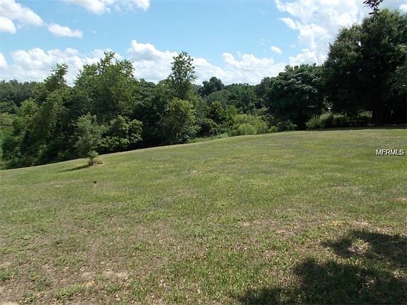 4th image of 2606 Crest Dr