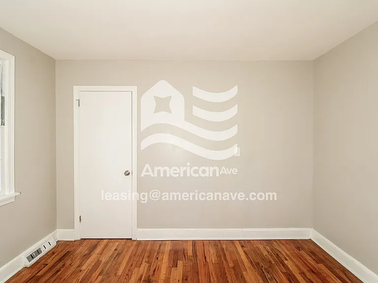 1358953_010_wm_-_bedroom_13459095.jpg