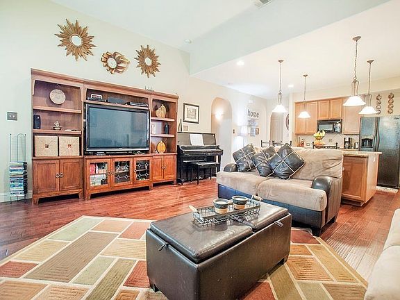 4th image of 2721 Tangerine Ln