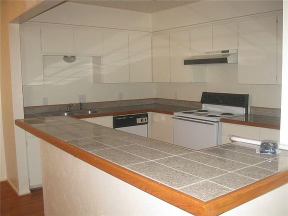 4th image of 4326 Segura Ct N