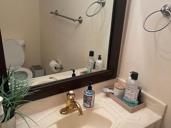 1/2 bath-living room