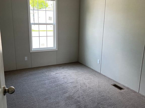 5th image of 306 Sweet Briar Dr