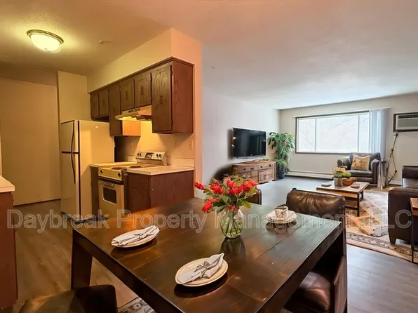 3024 9 1/2 St N #303, Fargo, ND 58102