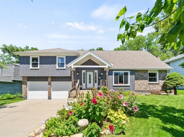 8708 W 92nd St, Overland Park, KS 66212