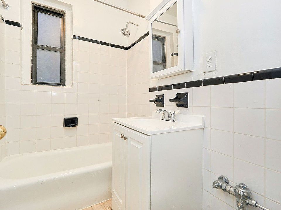 2nd image of 100 Cooper St #E6