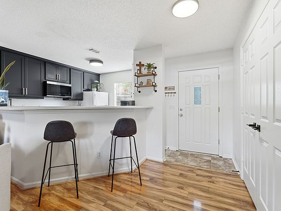 4th image of 2033 Emery Ln