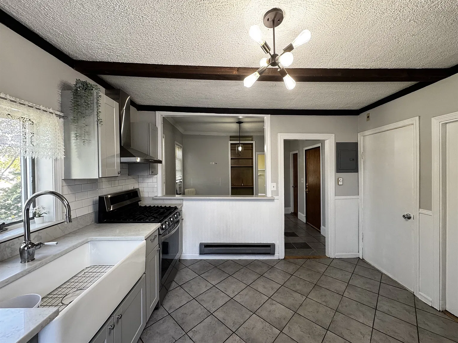 2 bed, 850 sqft, $2,900 — Photo 4