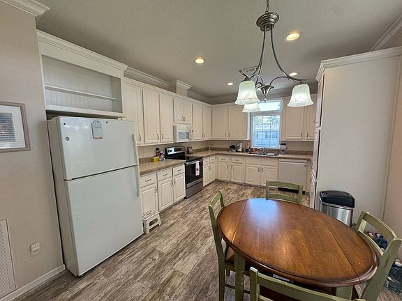 5th image of 15428 Lakeshore Villa Cir #251