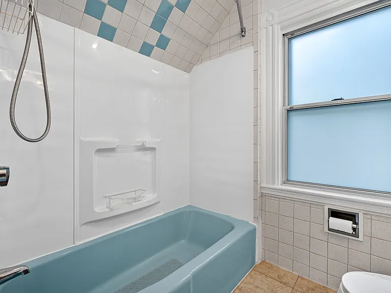53 Henderson St — Photo 31
