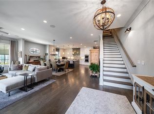 136 Grand Cres, Alpharetta, GA 30009
