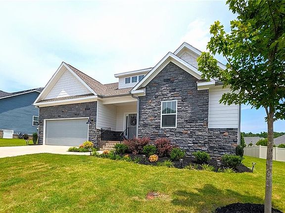 3rd image of 137 Mystic Vineyard Ln