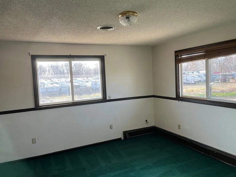 1229 Thiel Rd — Photo 18
