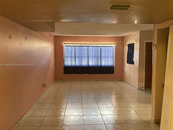 4th image of 2421 W 54th Pl #11