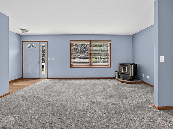 3rd image of 9280 Lakeshore Rd