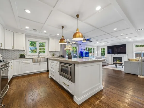 9 Burnet Hill Rd, Livingston Twp., NJ 07039