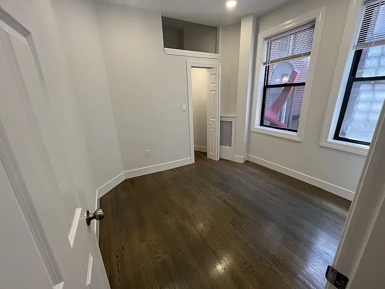 24 Phillips St #2BW — Photo 5