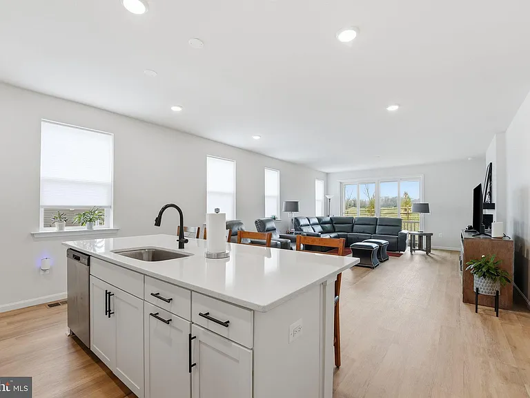 615 Clover Ln — Photo 14
