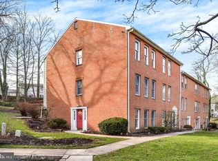 37 Fairfax Vlg, Harrisburg, PA 17112