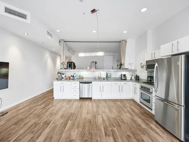 1100 Wilshire Blvd #2607 — Photo 9