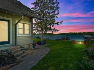 5602 W Lake Dr, West Bend, WI 53095