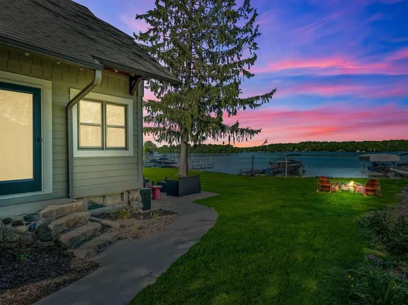 5602 West Lake DRIVE, West Bend, WI 53095