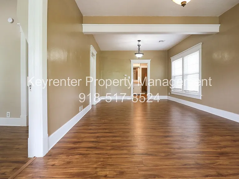 412 N McKinley Ave — Photo 2