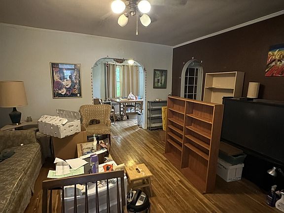3rd image of 2500 S Vine St