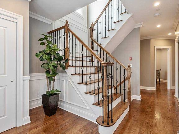 2nd image of 148 N 12th St