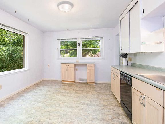 4th image of 6501 N Green Bay Ave