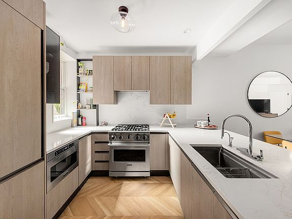 5th image of 590 6th St APT 1R