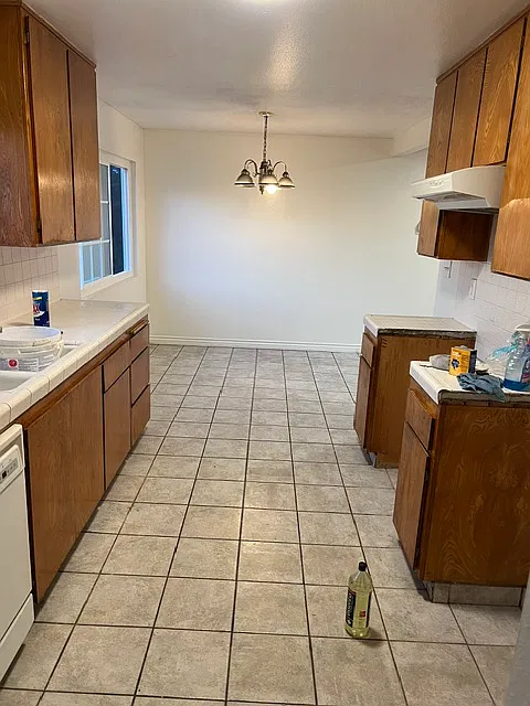 10510 La Reina Ave #202