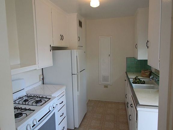 3rd image of 4768 Niagara Ave