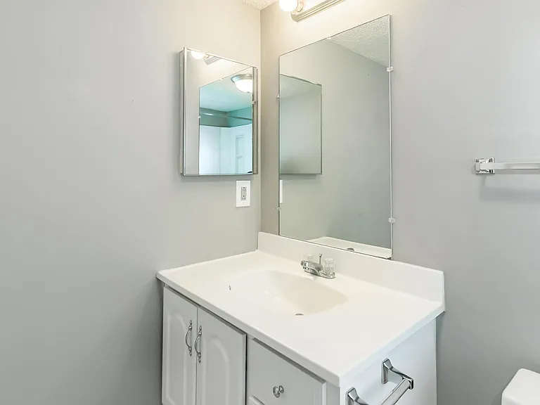 Hickory View Apartments — Photo 27