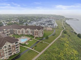 4120 S Lake Dr UNIT 263, St Francis, WI
