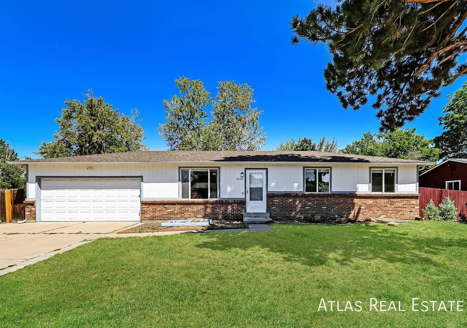 Spacious 5-Bedroom Home in Aurora's Cherry Creek School District! — Photo 1