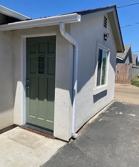 433 N F St #B — Photo 1