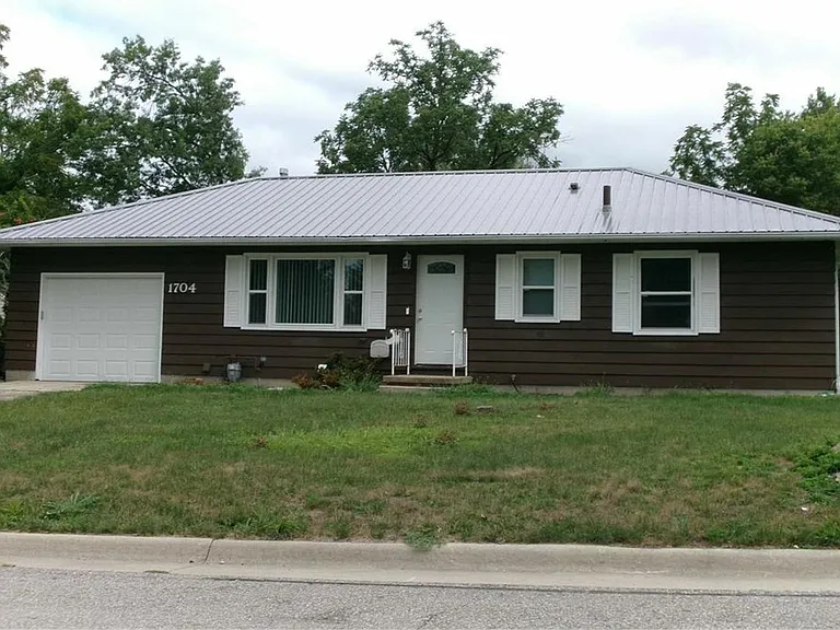 1704 Parker St — Photo 1