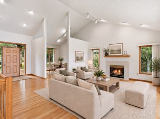 3200 Bent Tree Hills Dr, New Brighton, MN 55112
