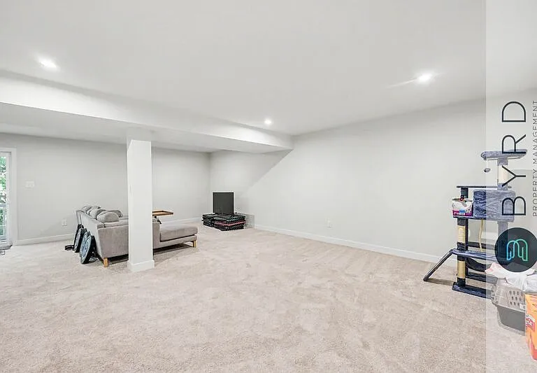 18606 Holly Crest Dr — Photo 37