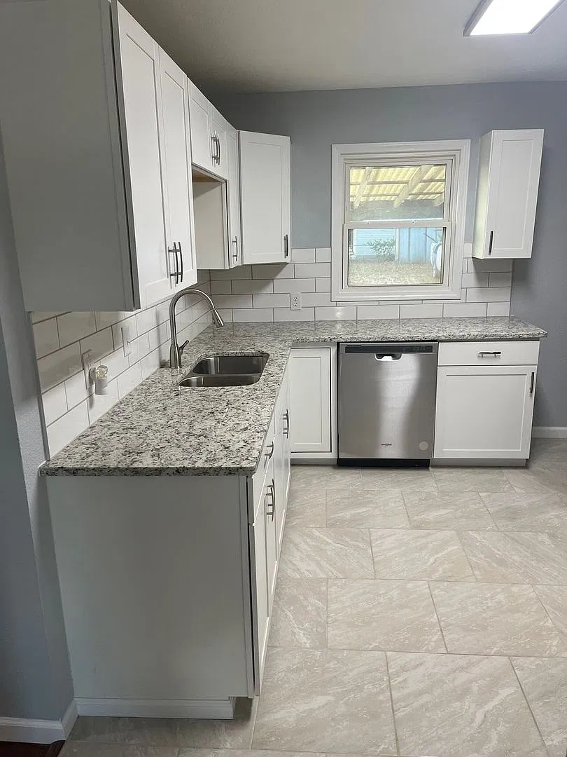 4 Bedroom, 2 Bath Home Near West Bypass! — Photo 4