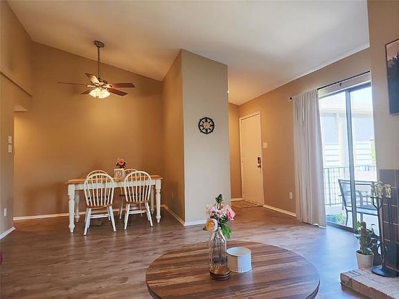 4th image of 7074 N Holiday Dr