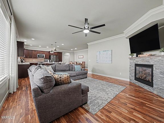 5th image of 6701 W Chestnut Ave