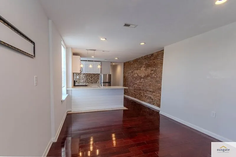 2 bed, 1.0 bath, 900 sqft, $1,400 — Photo 3