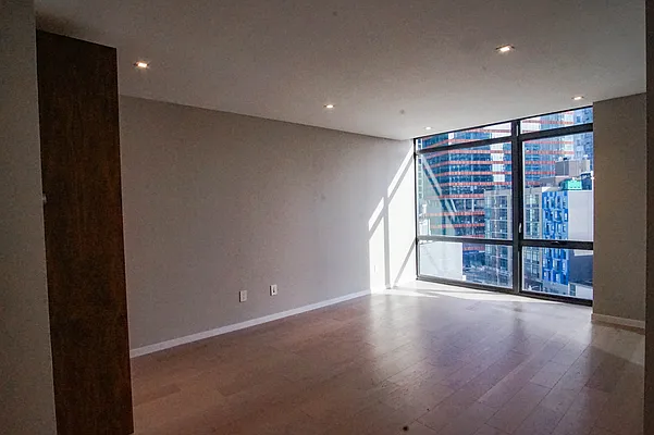 Rented by Chase Global Realty Corp | media 14