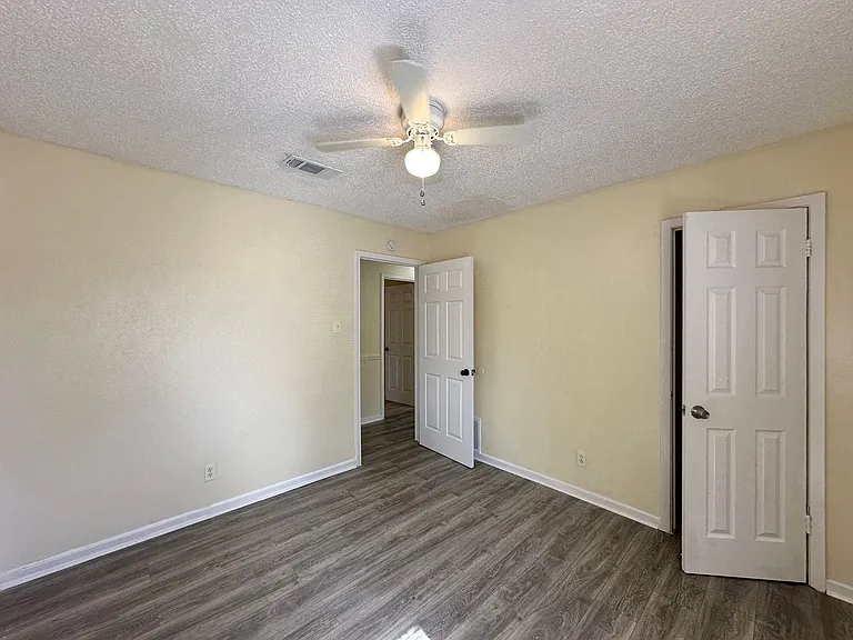 1505 S Ws Young Dr — Photo 22