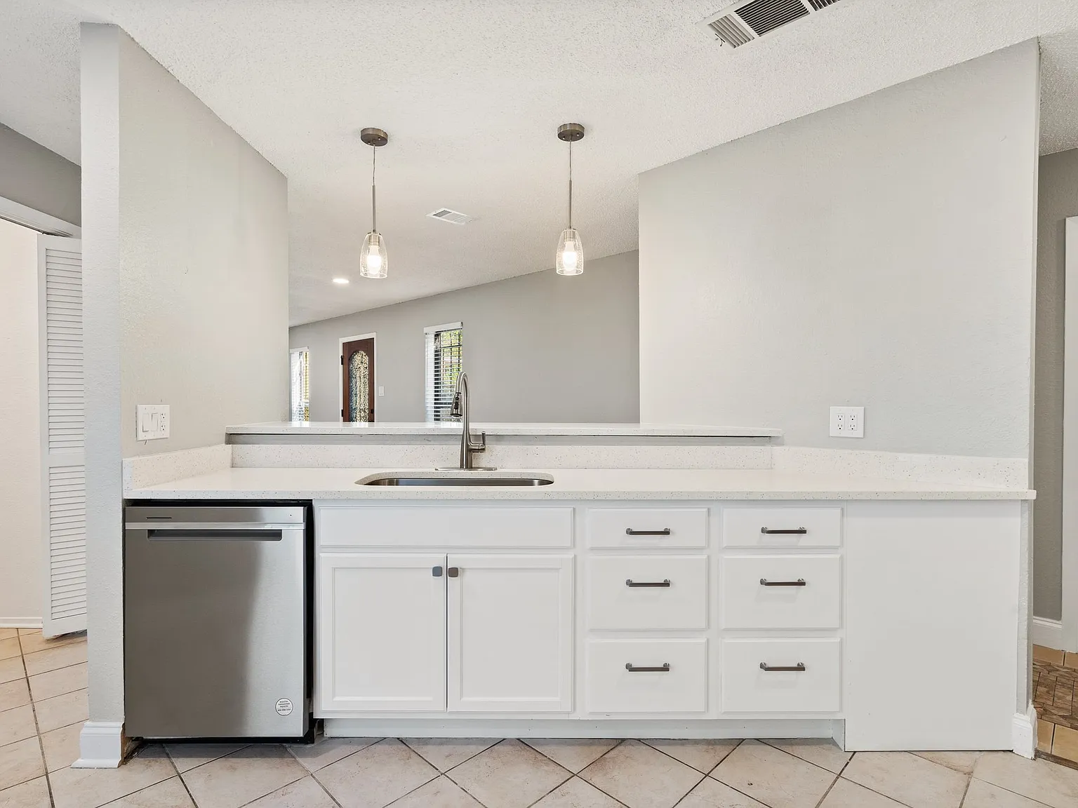 3 bed, 1468 sqft, $2,100 — Photo 2