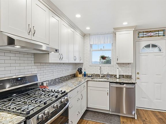 5th image of 2419 Pioneer Ave