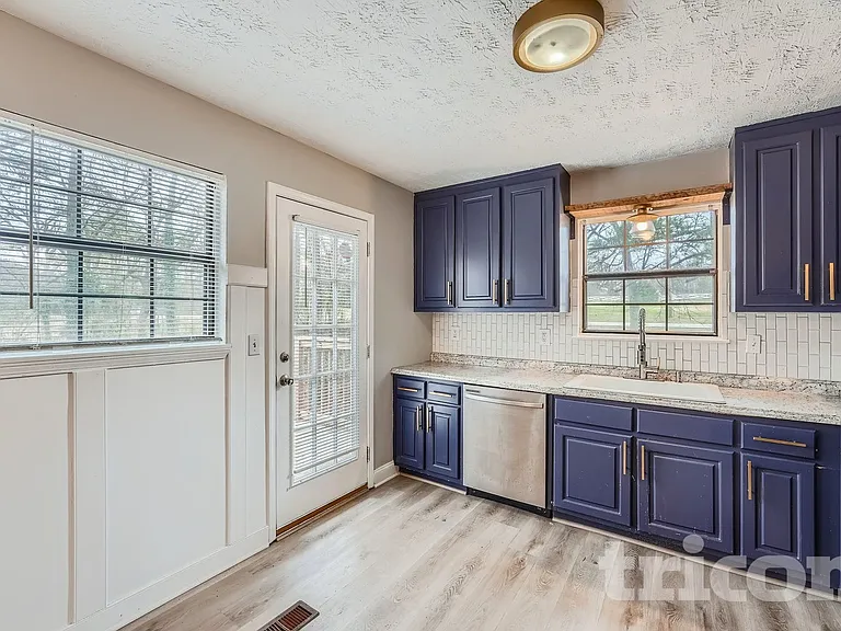 4305 Treeline Way — Photo 11